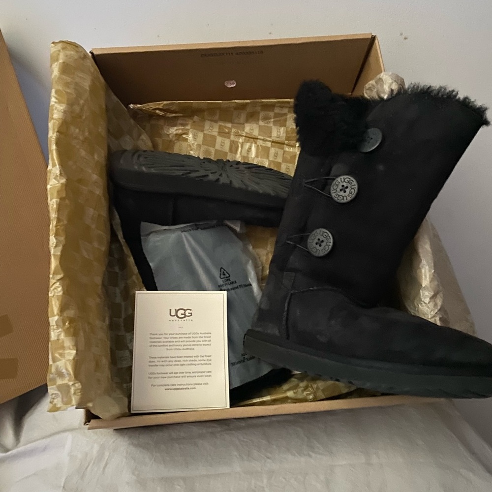 UGG W Bailey Button Triplet Black suede, worn several times